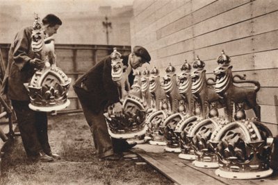 Pozłacane korony dla centrum handlowego, 1937 autorstwa Unbekannt