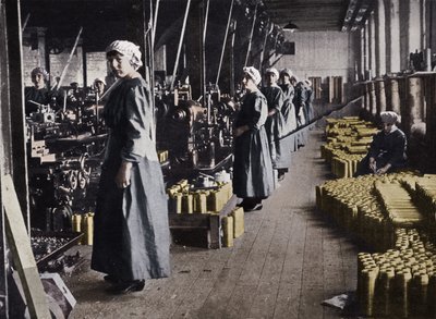 Robotnice w fabryce amunicji, 1915 autorstwa Unbekannt