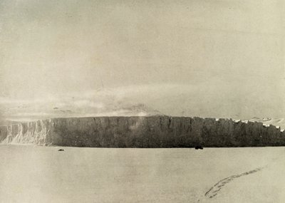 Lodowiec na południe od przylądka Barne, z silnikiem poruszającym się po lodzie morskim, c1908, 1909. autorstwa Unbekannt