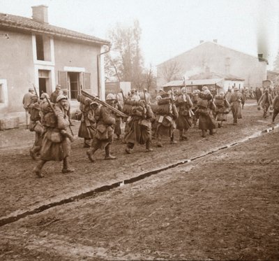 Wspinaczka po linii do Verdun w północnej Francji, ok. 1914-c1918. autorstwa Unbekannt