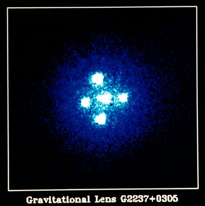 Soczewka grawitacyjna G2237+0305 autorstwa Unbekannt