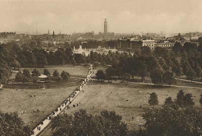 Green Park i Westminster ze struktury, która przywłaszczyła sobie miejsce w Old Devonshire, c1935. autorstwa Unbekannt