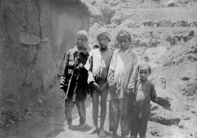 Dzieci z plemienia wzgórz, Chakrata, 1917 autorstwa Unbekannt