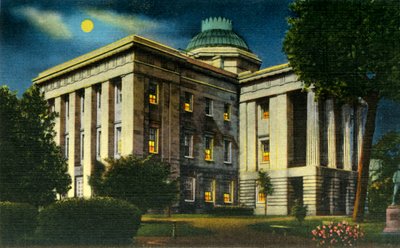 Podświetlany nocny widok na Kapitol stanu N.C., Raleigh, N.C., 1942. autorstwa Unbekannt