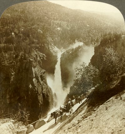 Imponujące piękno pokrytego sprayem Rjukanfos, pieniąca się jesień, Norwegia, ok. 1905. autorstwa Unbekannt