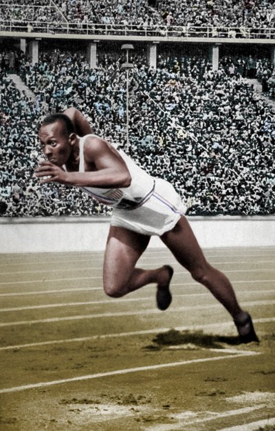 Jesse Owens na starcie 200 metrów na Igrzyskach Olimpijskich w Berlinie, 1936 autorstwa Unbekannt