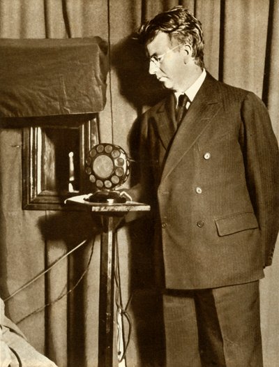 John Logie Baird ogląda pierwszą sztukę w telewizji, 14 lipca 1930, 1935. autorstwa Unbekannt