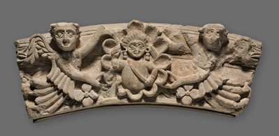 Keystone of an Arch: Kobiecy popiersie w medalionie wspieranym przez anioły, 400s. autorstwa Unbekannt
