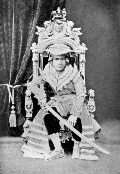 Król Thibaw z Birmy w pełnym dworskim stroju, ok. 1900, ok. 1920 autorstwa Unbekannt