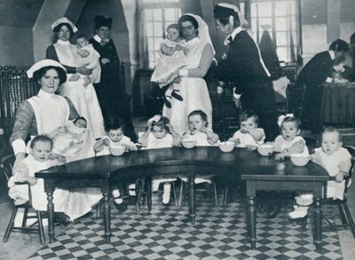 Kingsway Hall Creche dla dzieci z ojcami na wojnie i matkami pracującymi, 1914 autorstwa Unbekannt