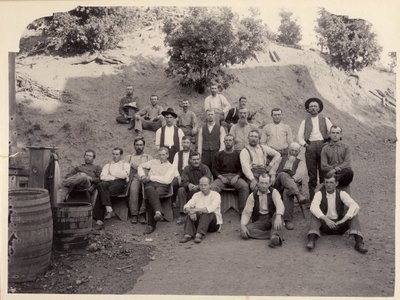 Załoga kopalni La Grange, Kalifornia, 1900. autorstwa Unbekannt
