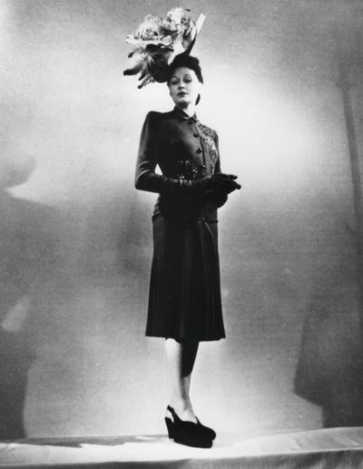 La femme chic, strój francuskiego projektanta mody Jacquesa Fatha, Paryż, styczeń 1943 autorstwa Unbekannt