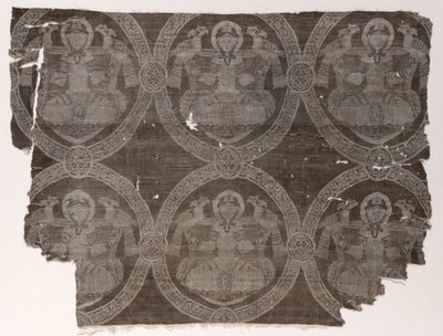 Fragment lampy z siedzącym księciem trzymającym sokoły w medalionach kufickich, 1654-1955. autorstwa Unbekannt