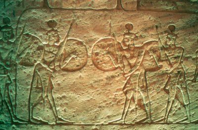 Wapienna płaskorzeźba przedstawiająca żołnierzy hetyckich, świątynia Abu Simbel, Egipt, XIV-XIII w. p.n.e autorstwa Unbekannt