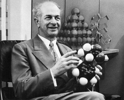 Linus Pauling, amerykański chemik, ok. 1954 r. autorstwa Unbekannt