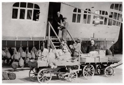 Zaopatrzenie w ładunki, Zeppelin LZ 127 Graf Zeppelin, 1933 autorstwa Unbekannt