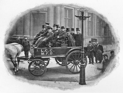 Komitet Straży Pożarnej Rady Hrabstwa Londynu rozpoczynający inspekcję, c1903 1903 autorstwa Unbekannt