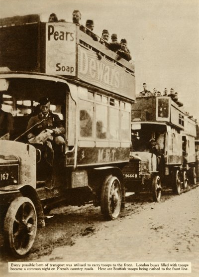 Londyńskie autobusy wywożące szkockie wojska na front, I wojna światowa, 1914, 1935. autorstwa Unbekannt