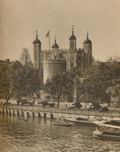 Najstarsze i najnowsze budynki publiczne w Londynie z Tower Bridge, c1935. autorstwa Unbekannt