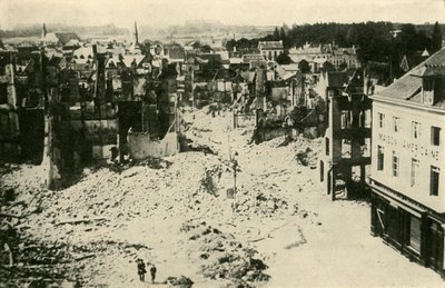 Louvain po niemieckim bombardowaniu: fragment zdewastowanego miasta, ok. 1914, ok. 1920 r. autorstwa Unbekannt