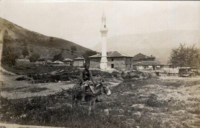 Macedoine, Grecja: mężczyzna na osiołku przed minaretem - Pocztówka 1914-1918 autorstwa Unbekannt