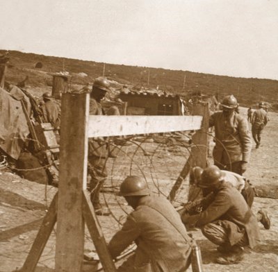 Robienie drutu kolczastego, c1914-c1918 autorstwa Unbekannt
