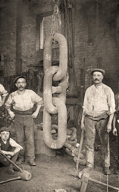 Wykonanie łańcucha kotwicy Titanica w Hingley & Sons, c.1909 (zdjęcie) autorstwa Unbekannt