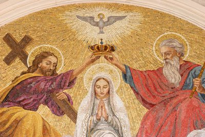 Koronacja Maryi . Bazylika Fatimska, Fatima, Portugalia autorstwa Unbekannt