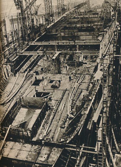 Ponad 1000 stóp długości. Muszla Królowej Marii w pierwszych dniach budowy, 1930-1934, 1936 autorstwa Unbekannt