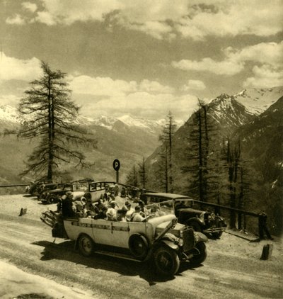 Widok na góry w Schöneck na wysokoalpejskiej drodze Grossglockner, Austria, c1935. autorstwa Unbekannt