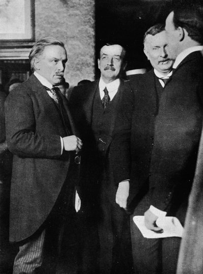 Pan Lloyd George, Pan Runciman i Pan Henderson w Park Hotel w Cardiff, po wywiadzie autorstwa Unbekannt