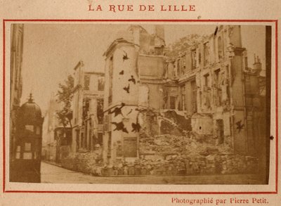 Gmina Paryż (1871): widok zniszczonych budynków przy rue de Lille w Paryżu w maju 1871 r. Zdjęcie Pierre
