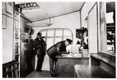 Pomieszczenie nawigacyjne, Zeppelin LZ 127 Graf Zeppelin, 1933 autorstwa Unbekannt