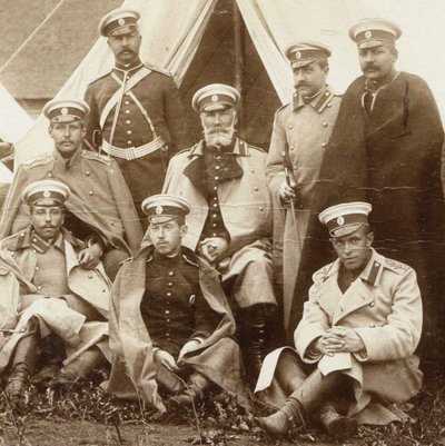 Nikołaj Nikołajewicz, książę Odoevsky-Maslov w środku z oficerami Life Guard Cava autorstwa Unbekannt