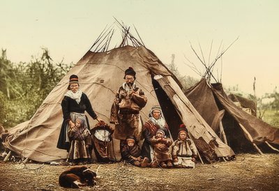 Norwegia. Rag (ziarno) - rodzina przed namiotem. Około 1900. Fotochrom. Fotografia autorstwa Photoglob / Zurych autorstwa Unbekannt