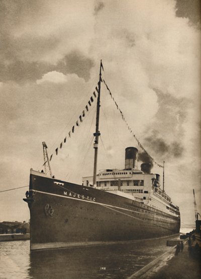 Jeden z największych statków na wodzie, Majestic należący do Cunard White Star Line, 1936 autorstwa Unbekannt