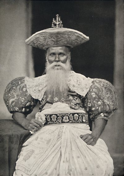 Lokalny przywódca w Kandy w starym syngaleskim stroju, 1926 autorstwa Unbekannt