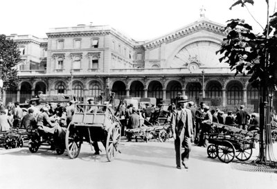 Poza Gare de lEst, okupowany przez Niemców Paryż, wrzesień 1940 autorstwa Unbekannt