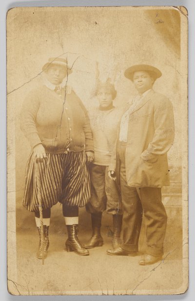 Pocztówka fotograficzna trzech niezidentyfikowanych kobiet, 1904-1918. autorstwa Unbekannt