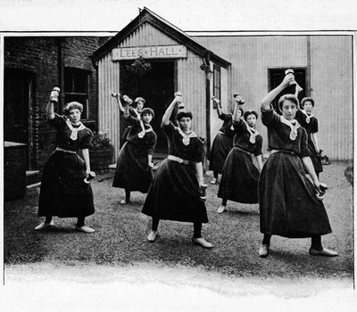 Ćwiczenia fizyczne w Canning Town Women Settlement, Londyn, c1901 1901 autorstwa Unbekannt