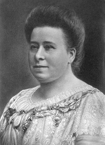Portret kobiety prawdopodobnie babci Waltera Nurnberga, Niemcy 1910 NURNBERG FOTOGRAFIE RODZINNE: 12x17cm, portret studyjny wyretuszowany kobiety prawdopodobnie babci Nurnberga C1910 Zdjęcie Waltera Nurnberga (1907-1991), który przekształcił fotografię prz autorstwa Unbekannt