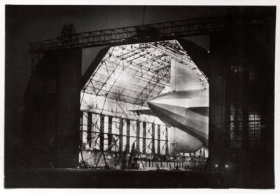 Przygotowania do lotu nocnego, Zeppelin LZ 127 Graf Zeppelin, 1933 autorstwa Unbekannt