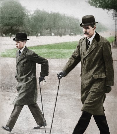 Książę Edward spacerujący z panem HP Hansellem, jego nauczycielem, w Auteuil, Francja, 1912 1936. autorstwa Unbekannt
