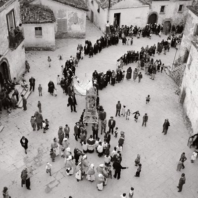 Procesja biczowników, Albano di Lucania, Potenza, Basilicata, Włochy (zdjęcie czarno-białe) autorstwa Unbekannt