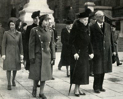 Królowa Maria, księżniczka Elżbieta, księżniczka Małgorzata..., Dzień zawieszenia broni, 1945, 1951. autorstwa Unbekannt