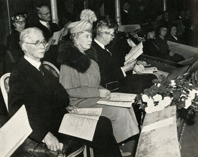 Queen Mary na koncercie Dziękczynienia za zwycięstwo, Royal Albert Hall, 1945, 1951. autorstwa Unbekannt