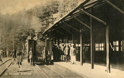Dworzec kolejowy, ok. 1918-c1939. autorstwa Unbekannt