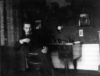 Rainer Maria Rilke w swoim gabinecie, ok. godz. 1905. autorstwa Unbekannt