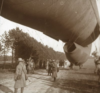Podnoszenie balonu obserwacyjnego, Somme, północna Francja, 1916 autorstwa Unbekannt