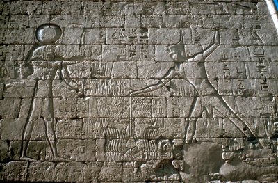 Ramzes III bijący wrogów przed Amonem-Ra, Świątynia Pogrzebowa, Medinet Habu, Egipt, ok. XII w. p.n.e. autorstwa Unbekannt